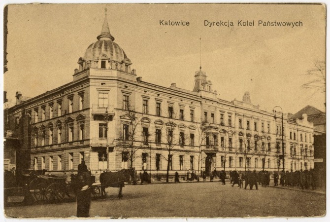 Pierzeja wzdłuż Placu Dworcowego