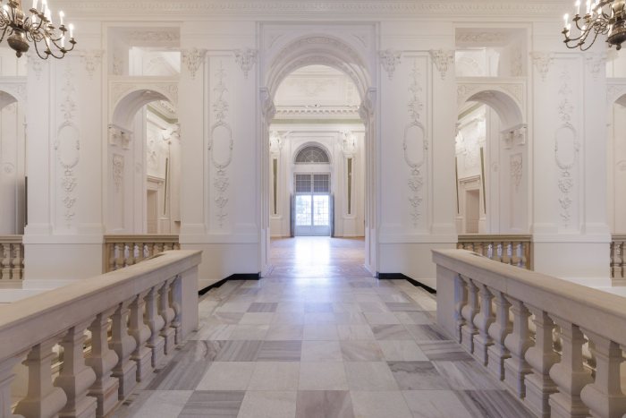 Zabytkowy pałac w odświeżonej wersji